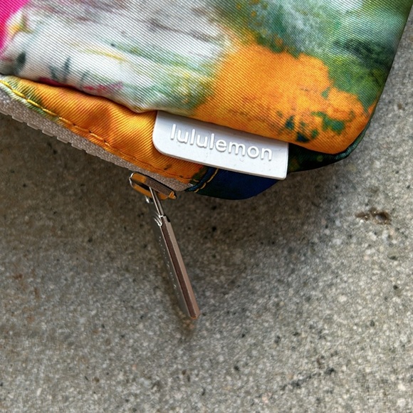 lululemon Extended Strap Everywhere Belt Bag - No Limits White Multi - Picture 3 of 7